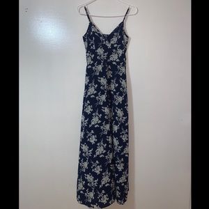 Sleeveless long dress